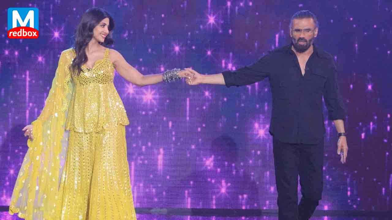 Shilpa Shetty and Suniel Shetty on stage together Super Dancer Chapter 4